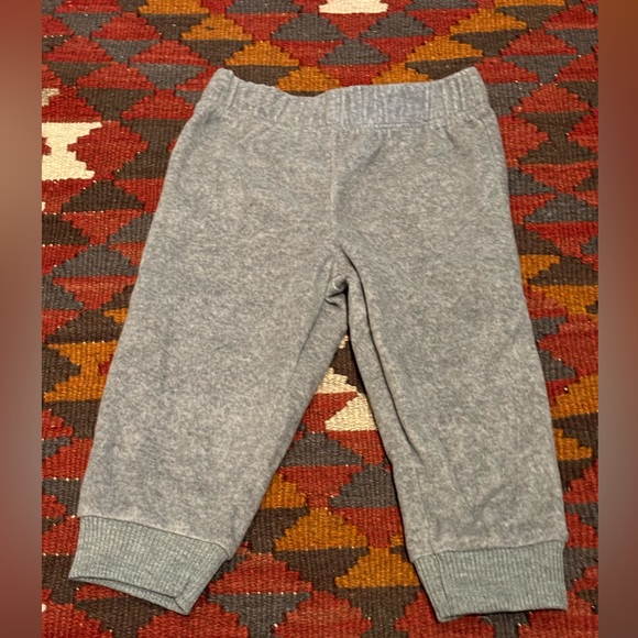 NWT Carter’s 2-piece sweat suit. - Picture 3 of 4